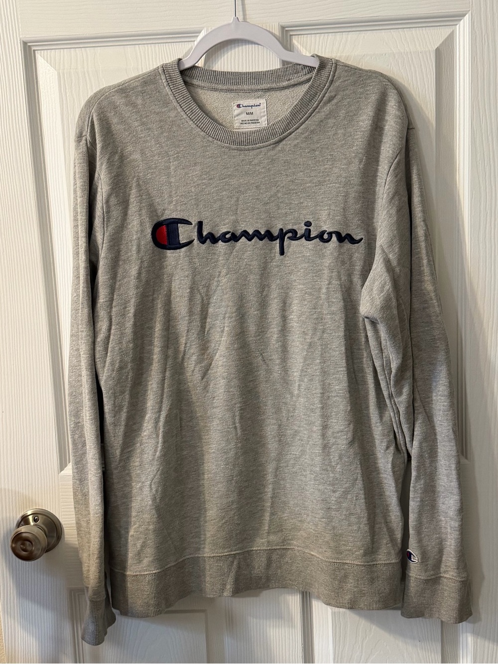 Champion Gray Sweatshirt Women’s Size Medium Logo Crew Neck Long Sleeve